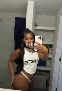 Les Mamelles escort